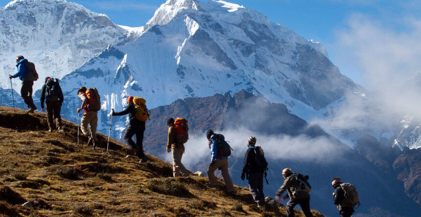 Kashmir in April (2026) – Weather, Places to Visit, Snowfall & Travel Guide